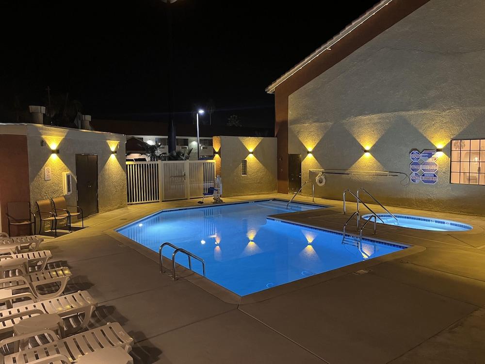swimming pool spa