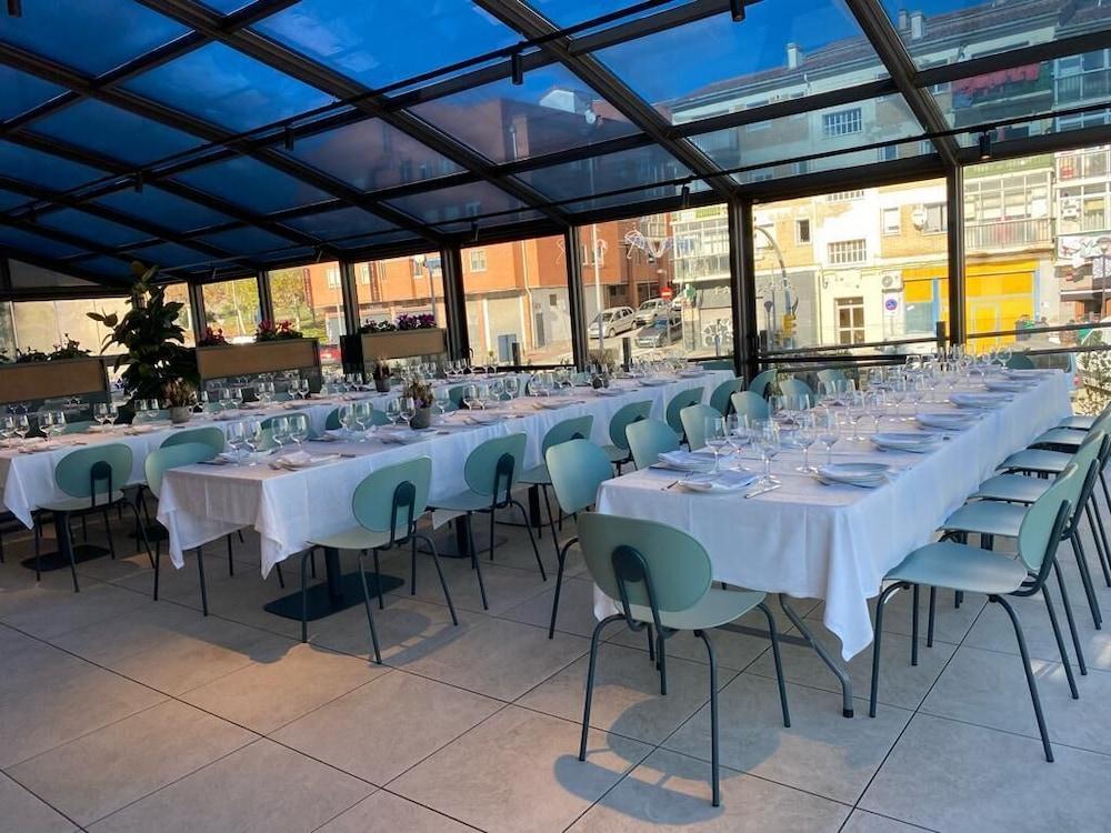 restaurant cafeteria