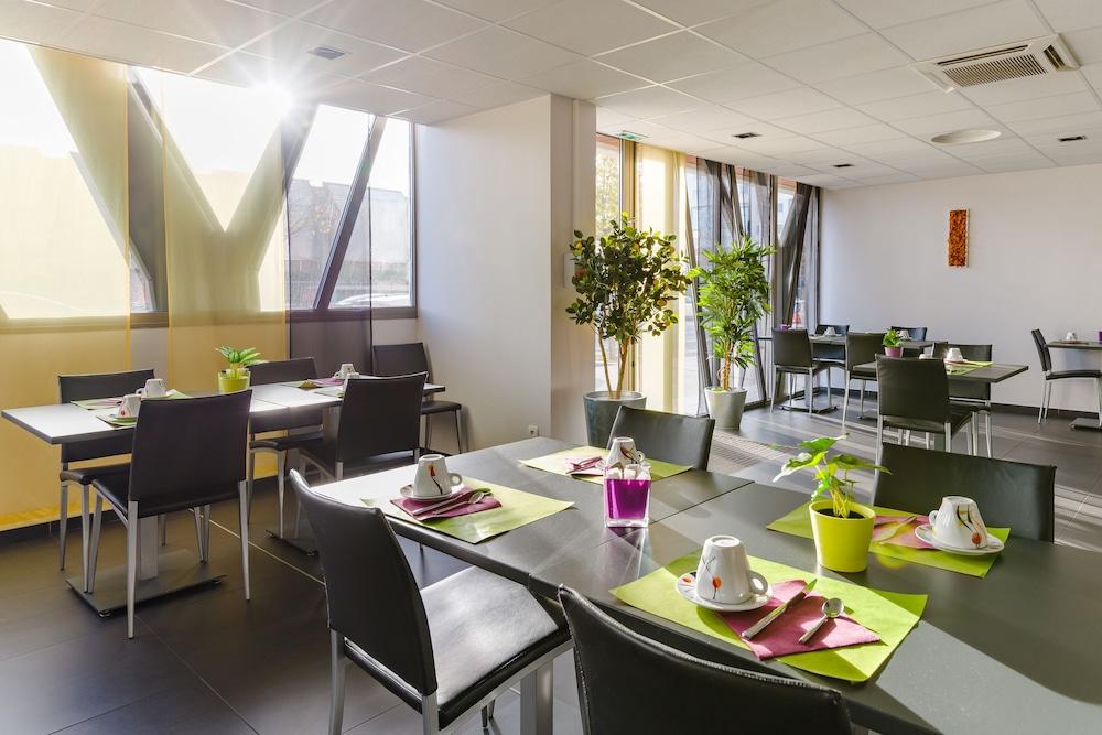 restaurant cafeteria