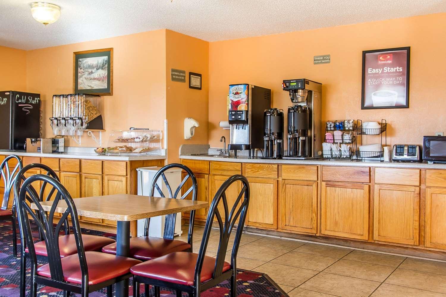 restaurant cafeteria