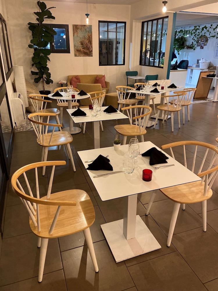 restaurant cafeteria