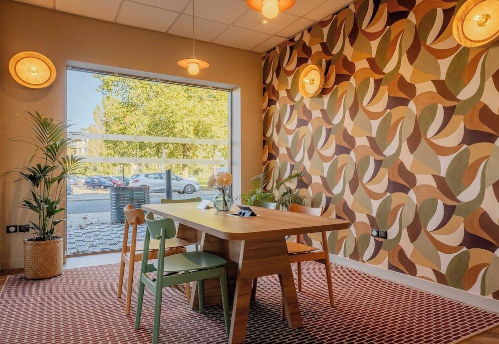 restaurant cafeteria