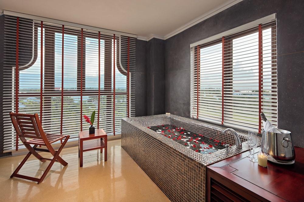 swimming pool spa