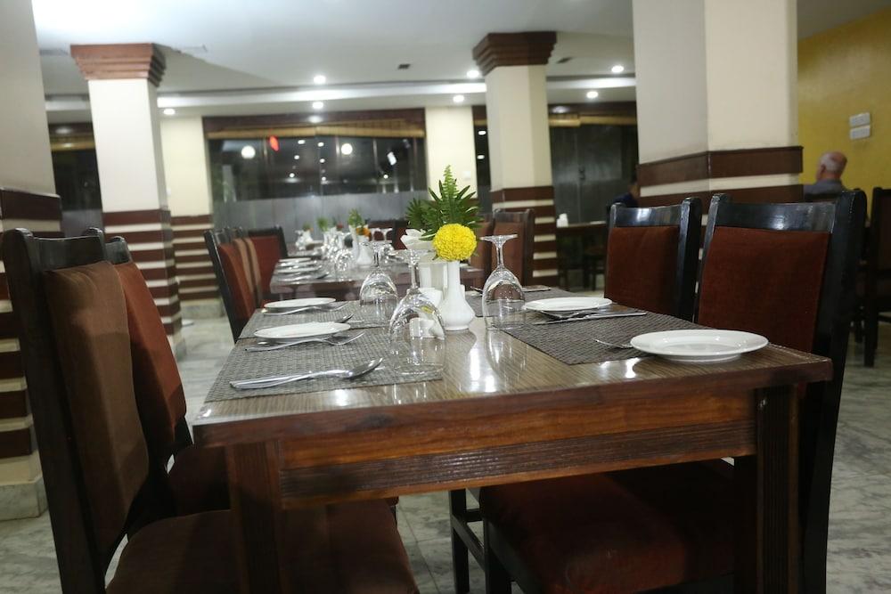 restaurant-cafeteria