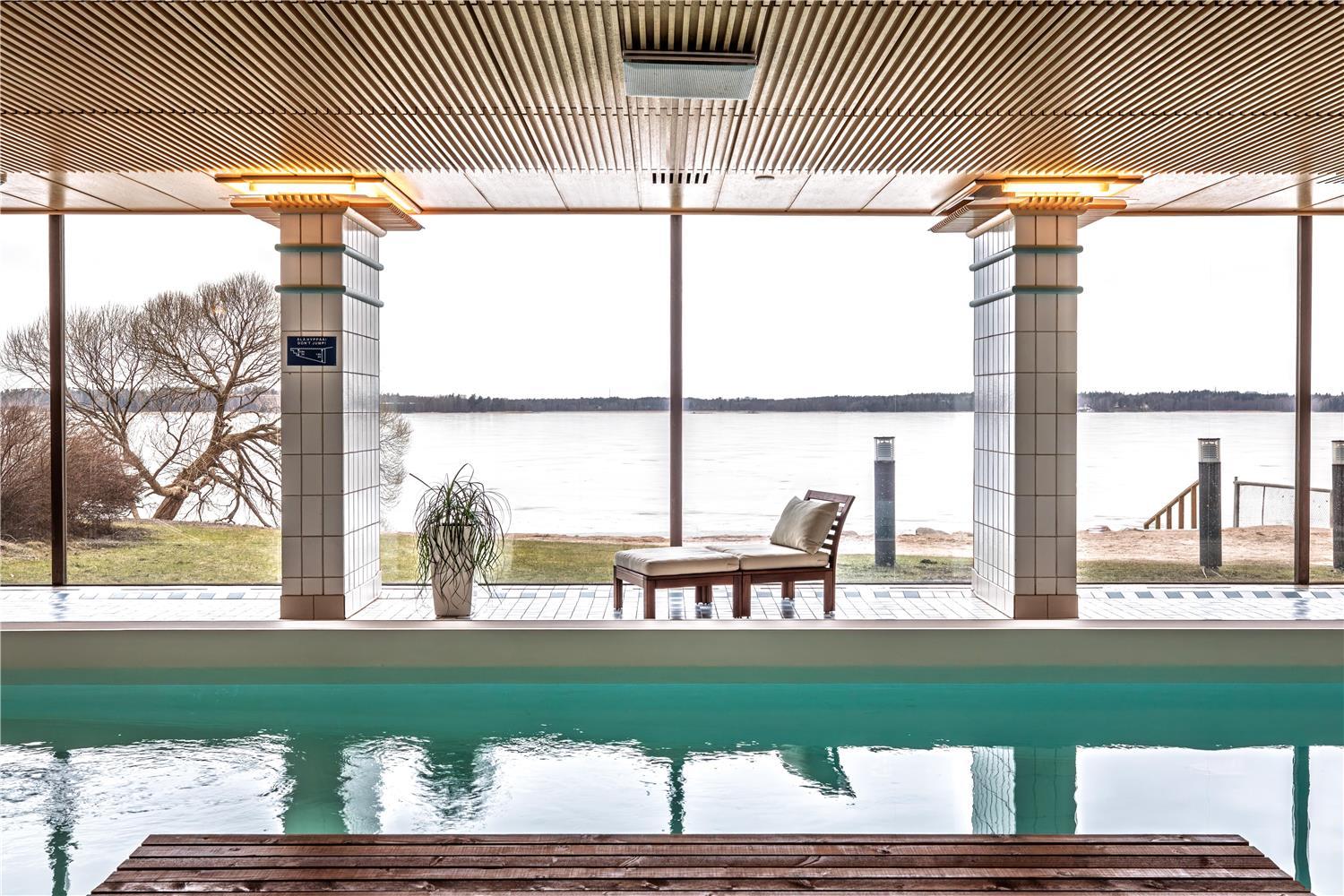 swimming pool spa