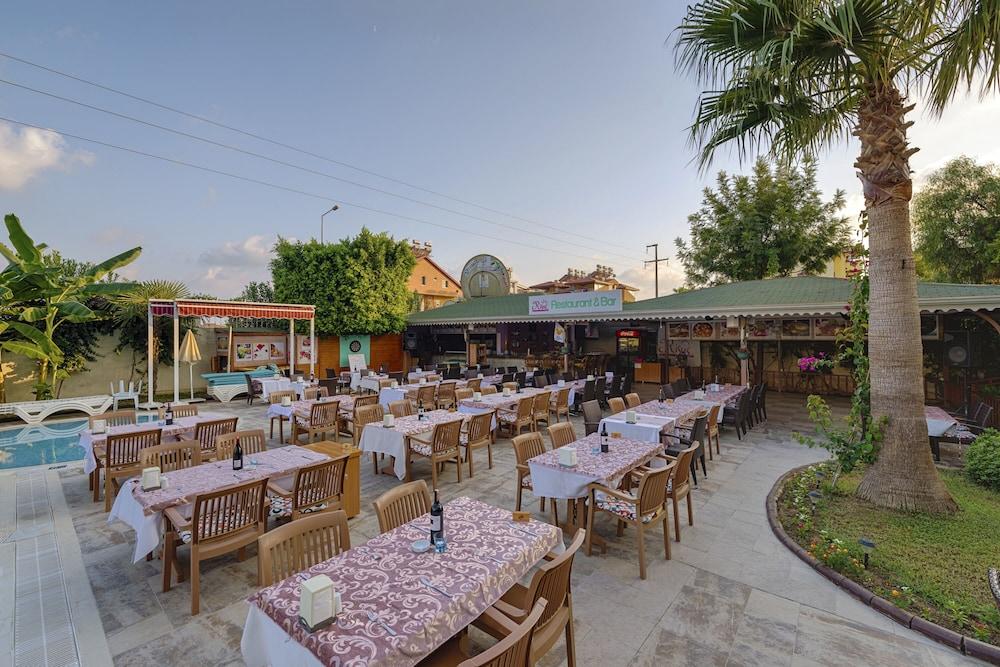 restaurant cafeteria