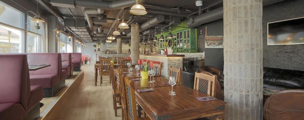 restaurant cafeteria