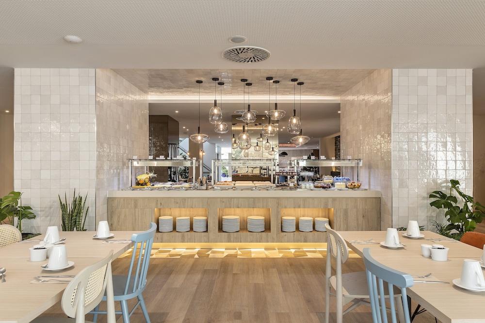 restaurant cafeteria