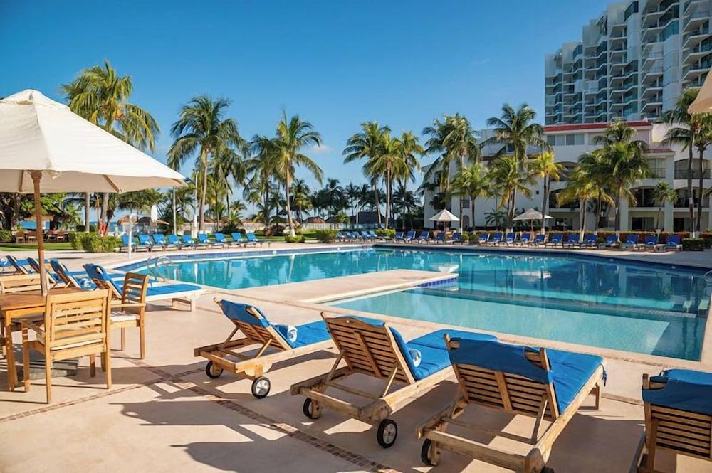 swimming pool spa