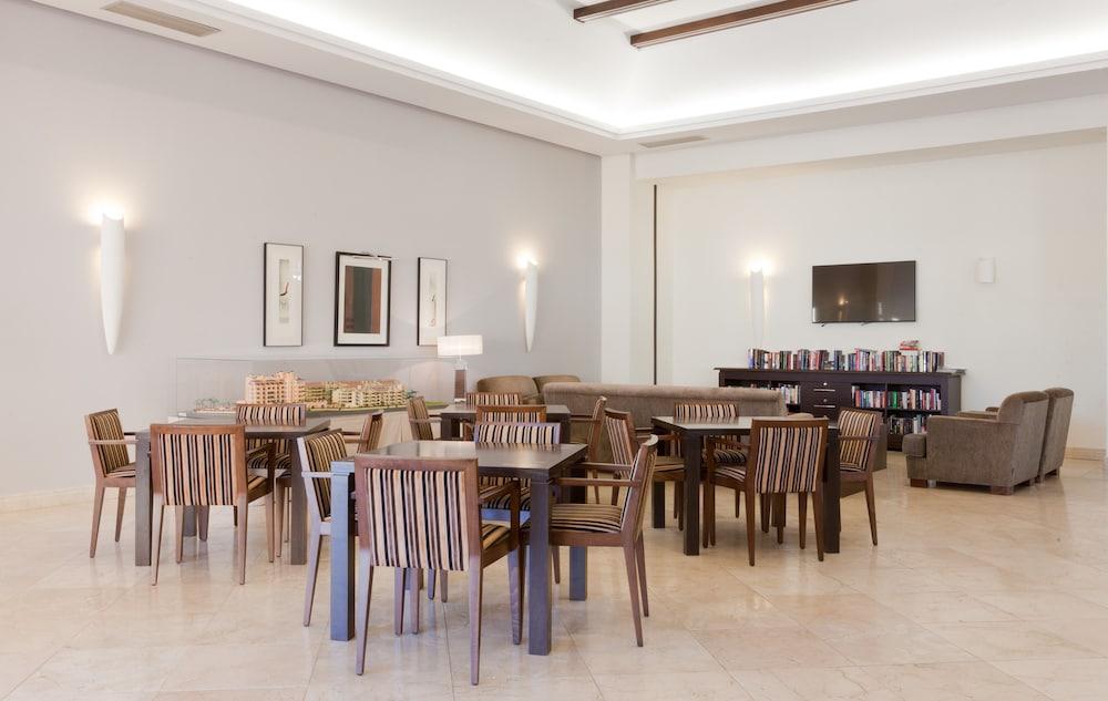 restaurant-cafeteria