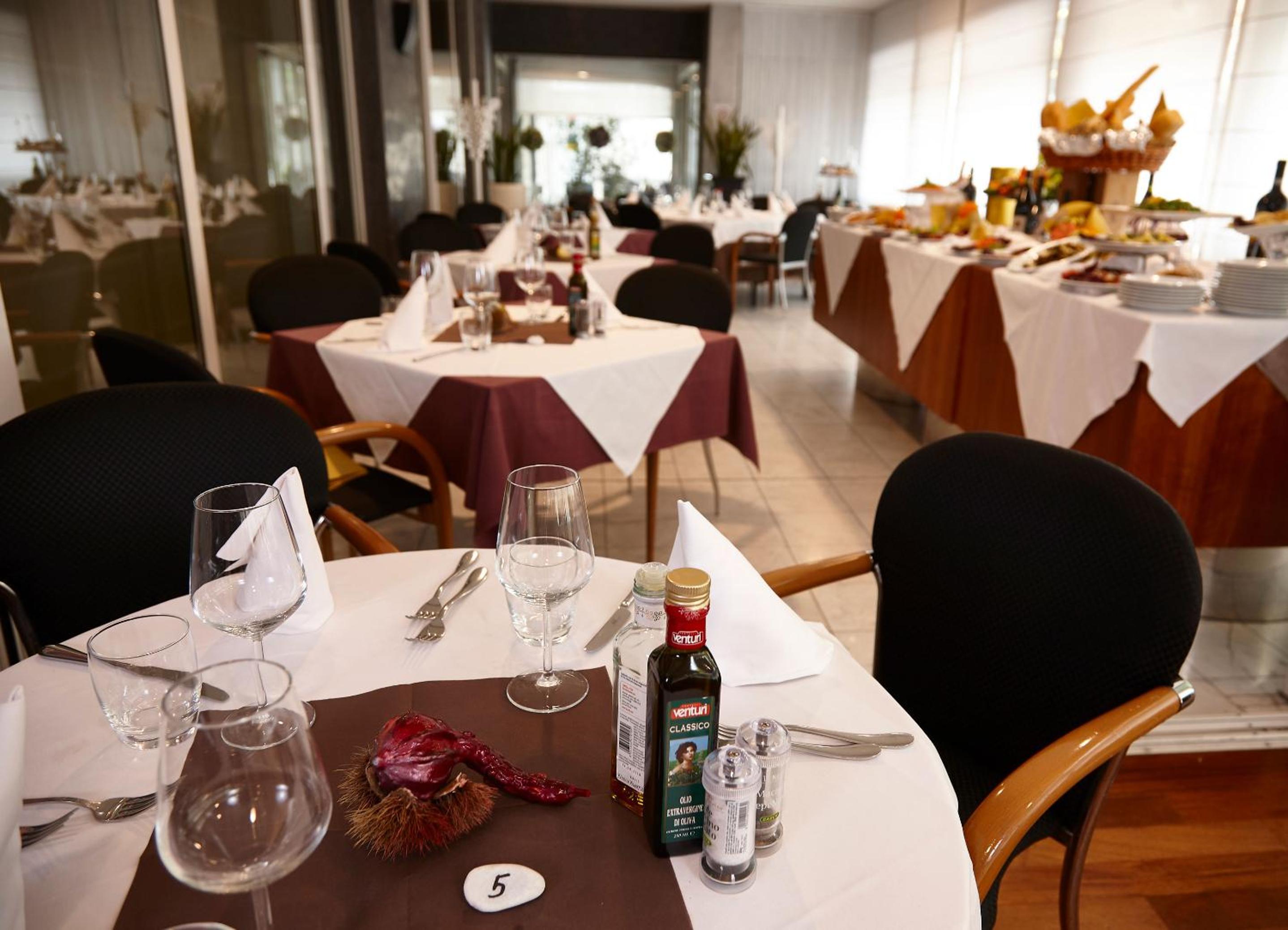 restaurant cafeteria