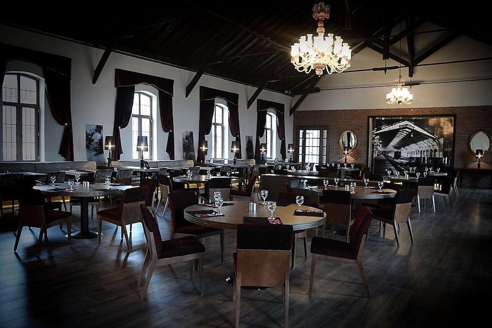 restaurant cafeteria