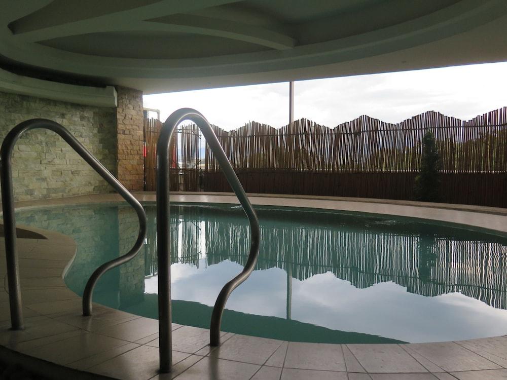 swimming pool spa