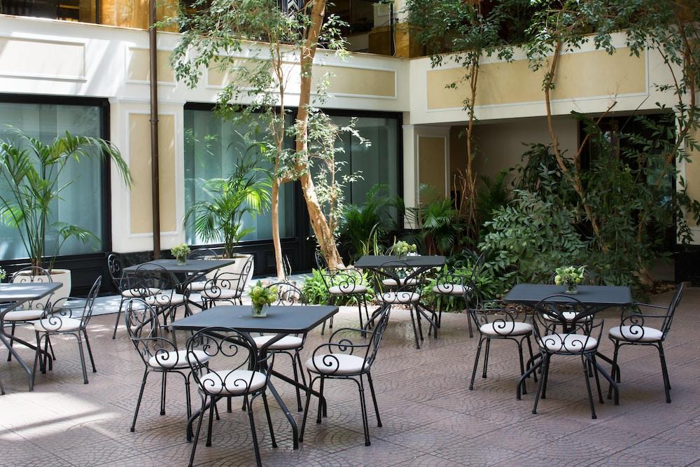 restaurant cafeteria