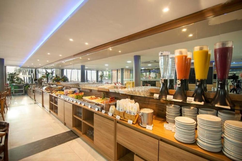 restaurant cafeteria