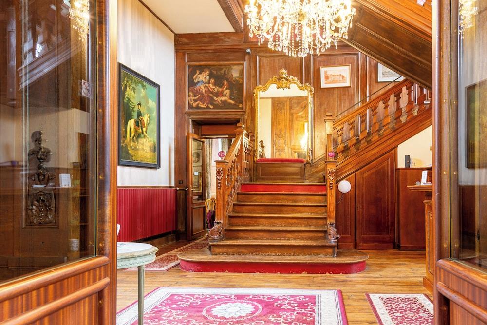 lobby