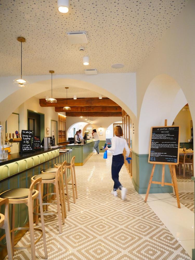 restaurant cafeteria