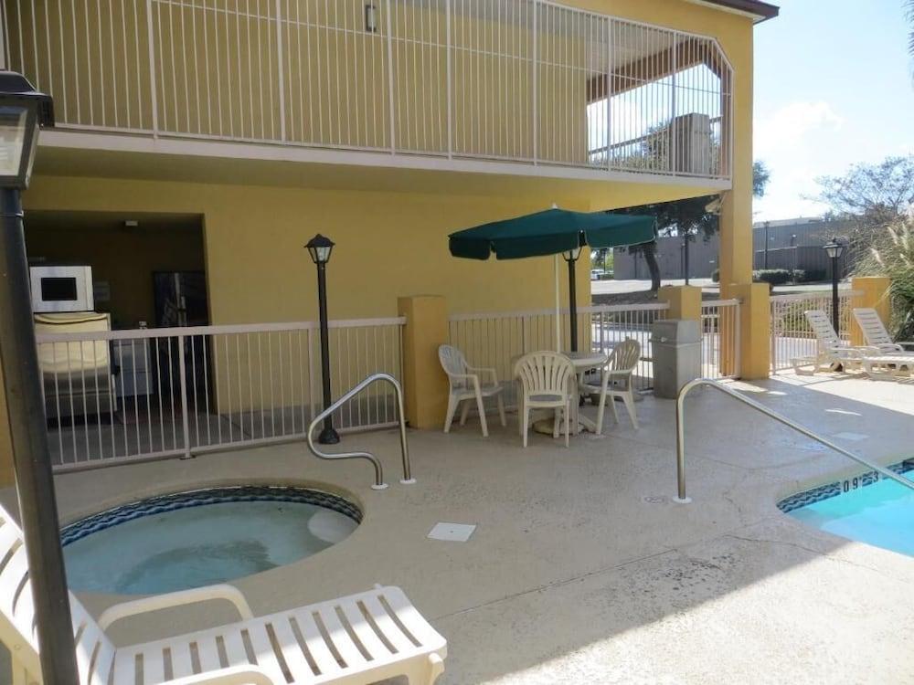 swimming pool spa