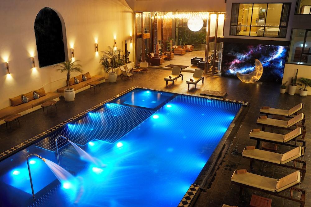 swimming pool spa
