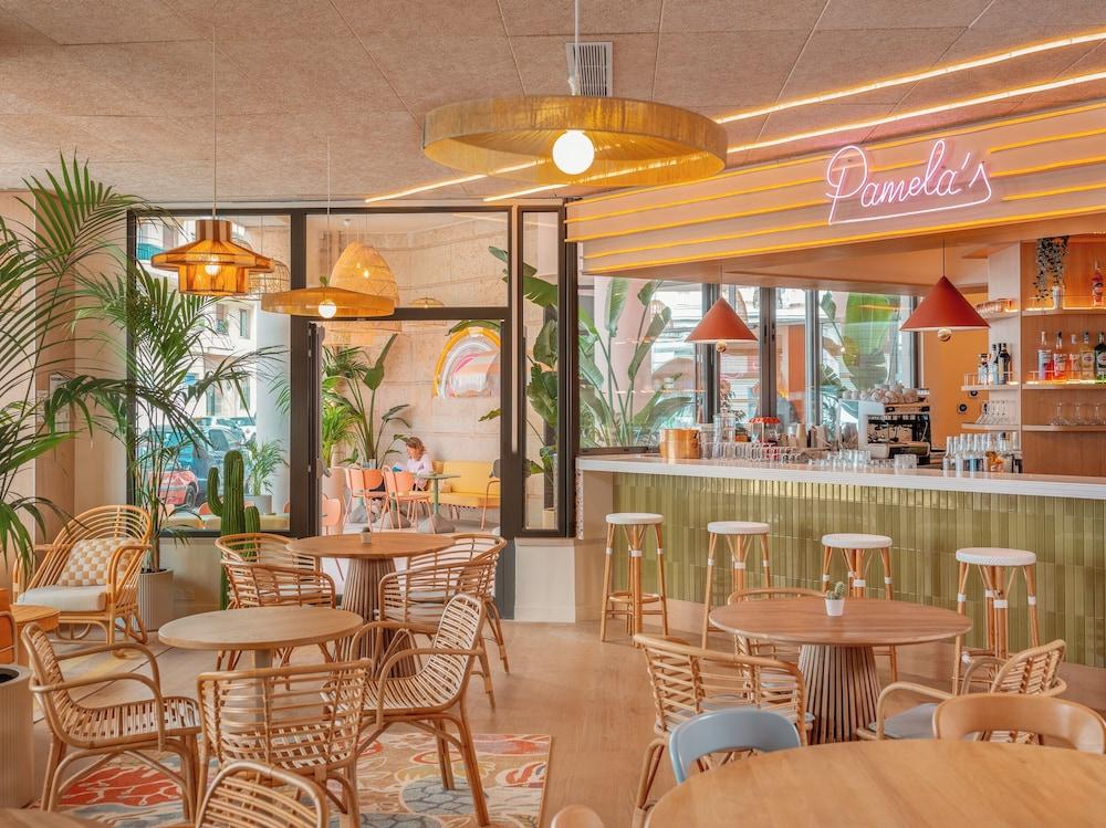 restaurant cafeteria