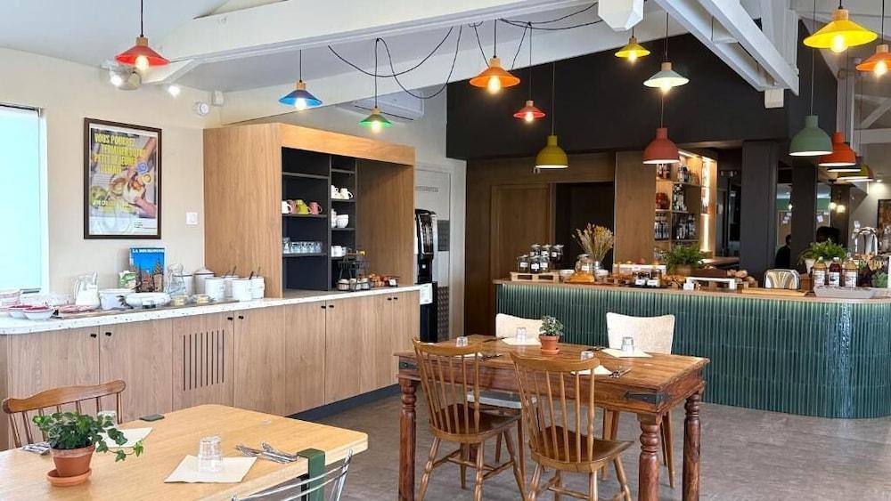 restaurant cafeteria