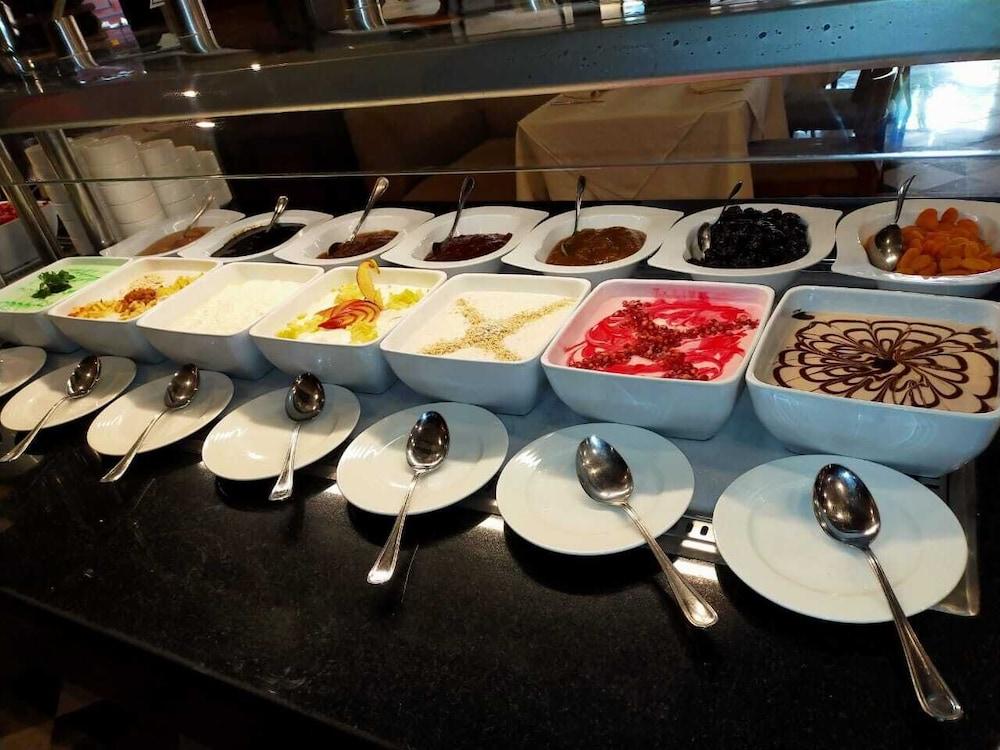 restaurant cafeteria