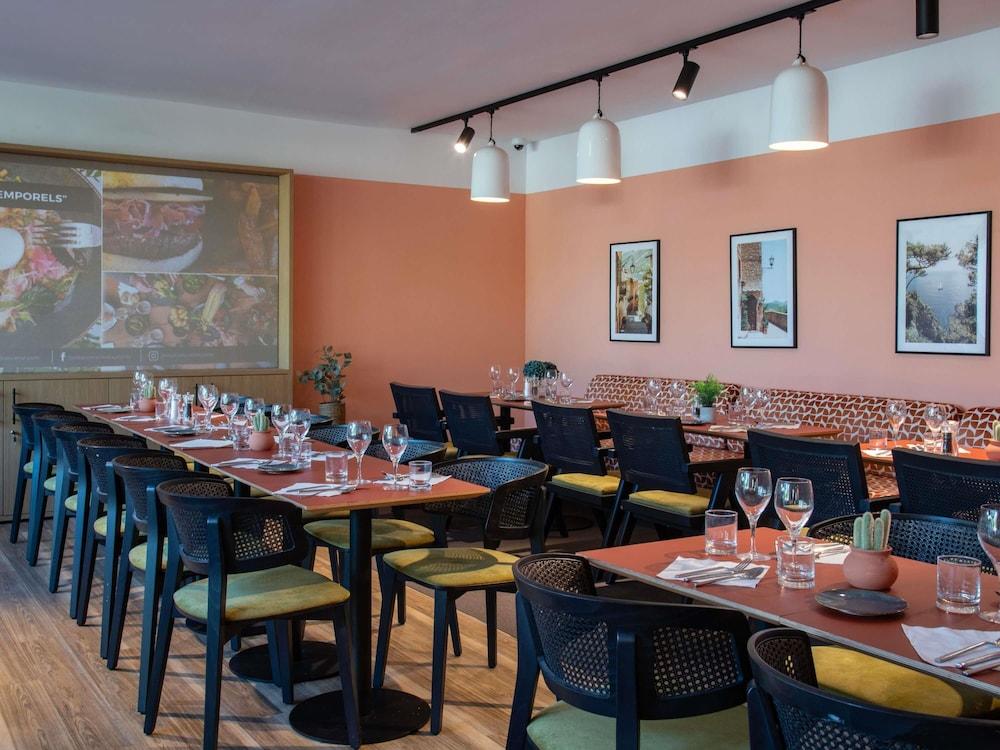 restaurant cafeteria