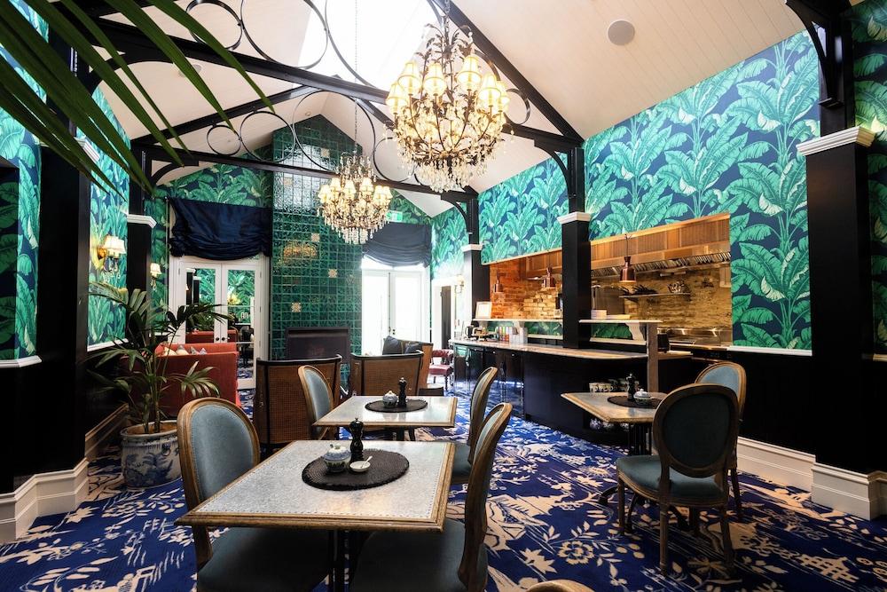 restaurant cafeteria