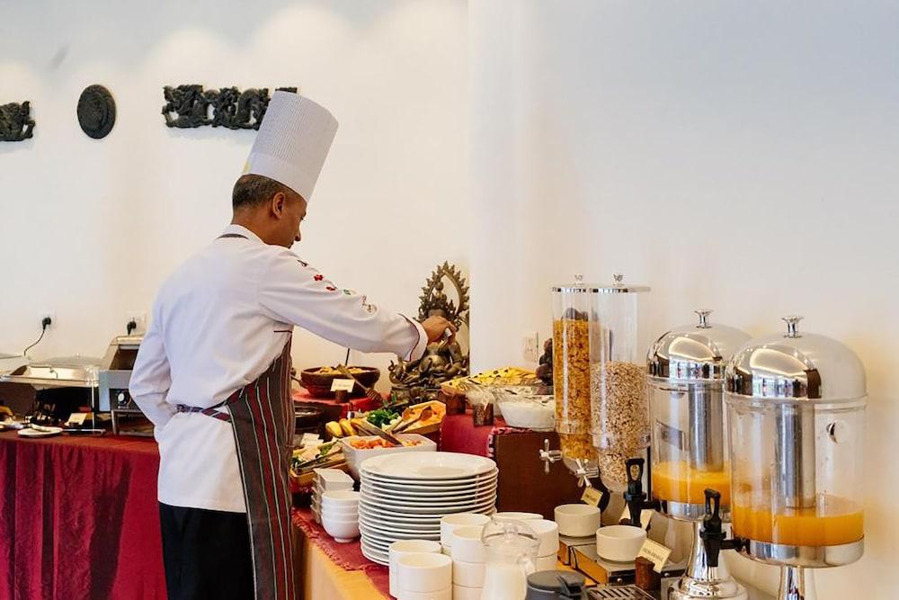 restaurant cafeteria