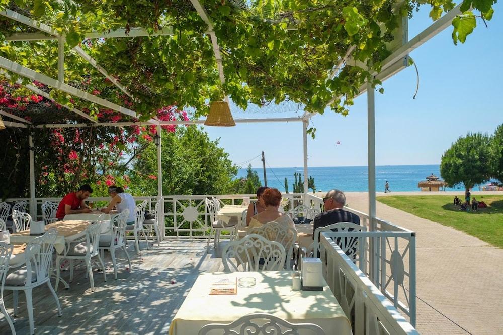 restaurant cafeteria