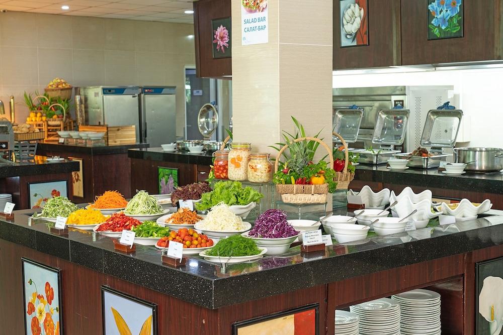 restaurant cafeteria