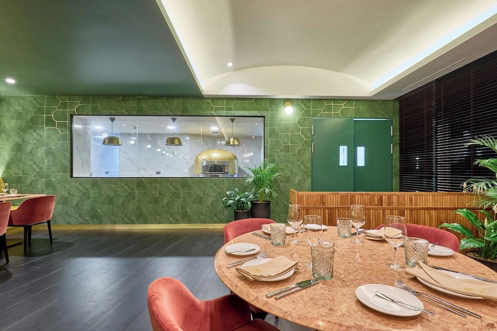 restaurant cafeteria