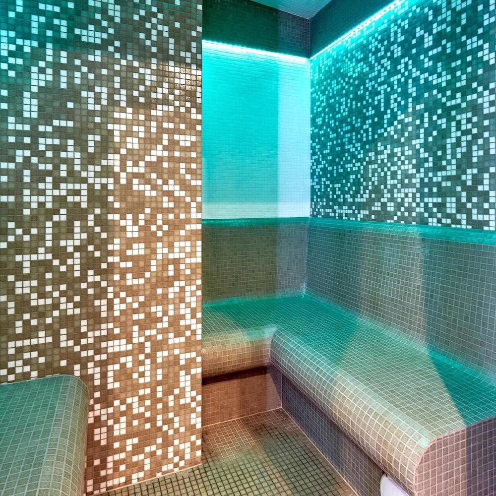 swimming pool spa
