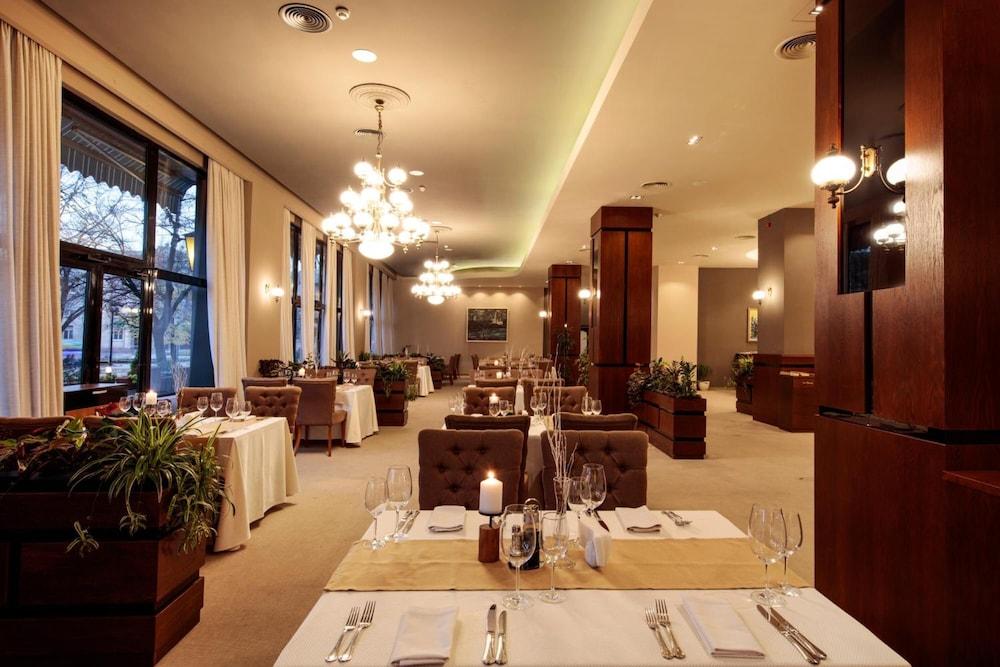 restaurant-cafeteria