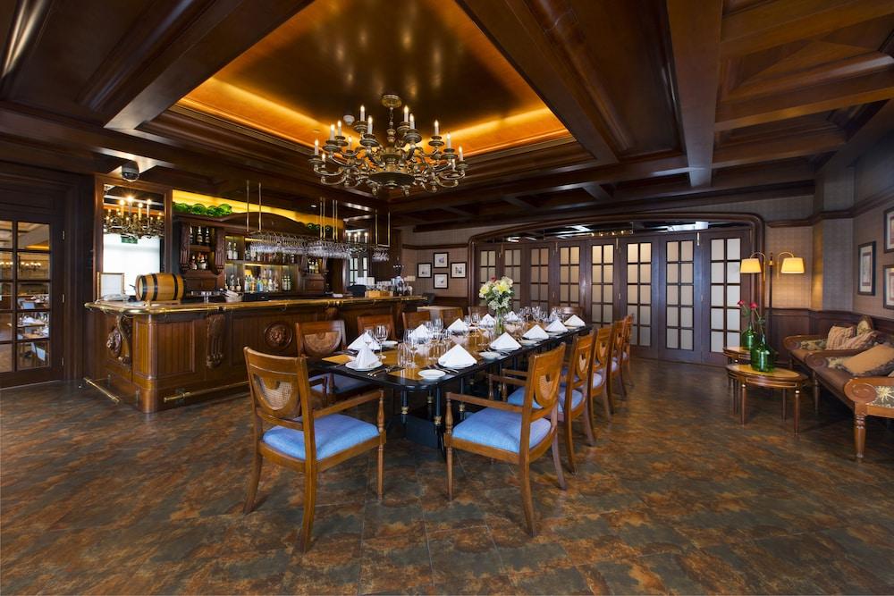 restaurant cafeteria