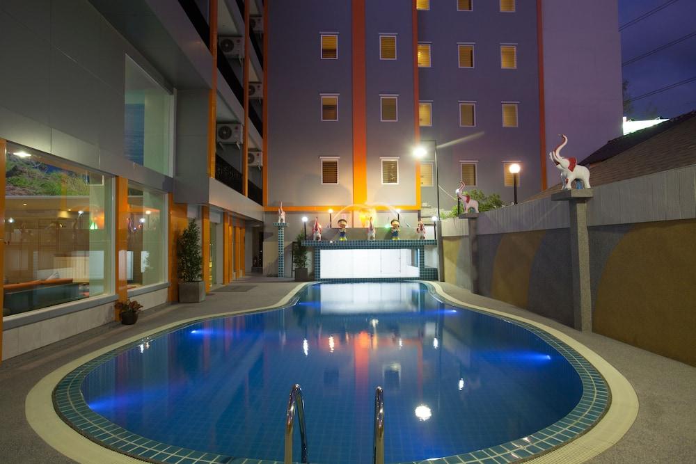 swimming pool spa