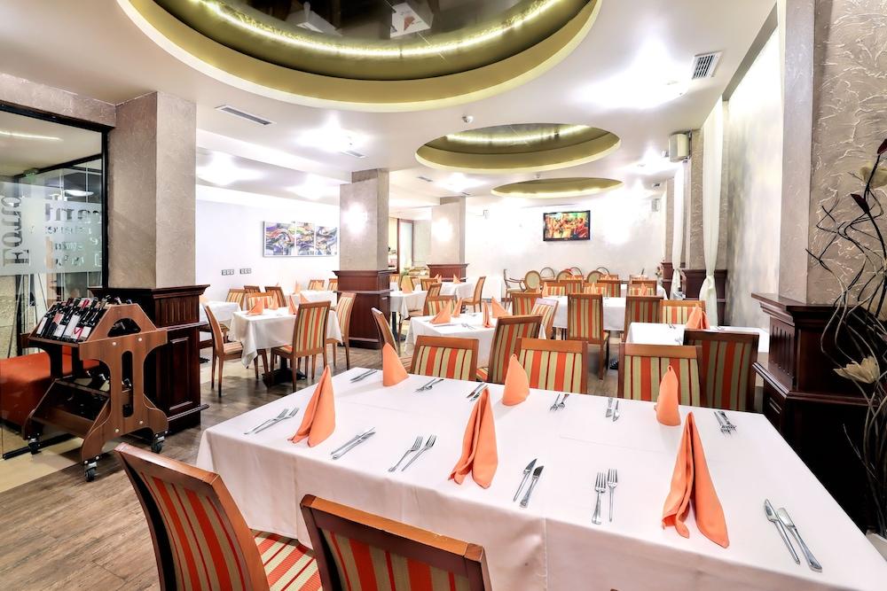 restaurant cafeteria