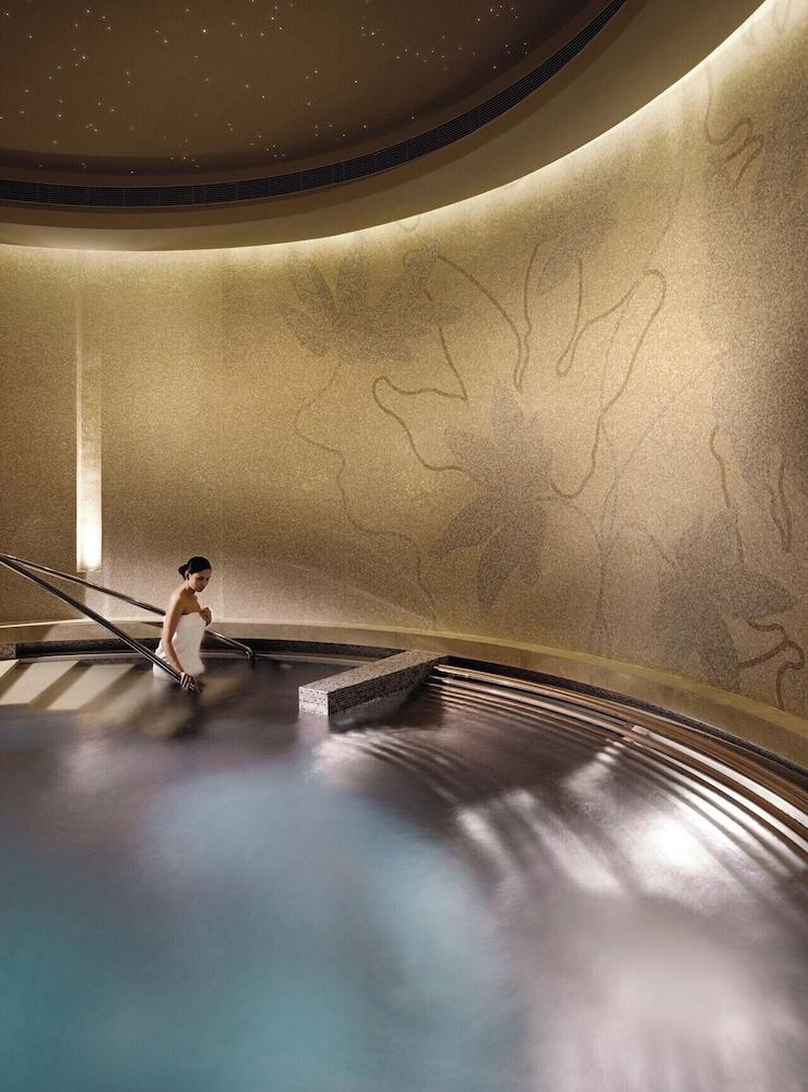 swimming pool spa