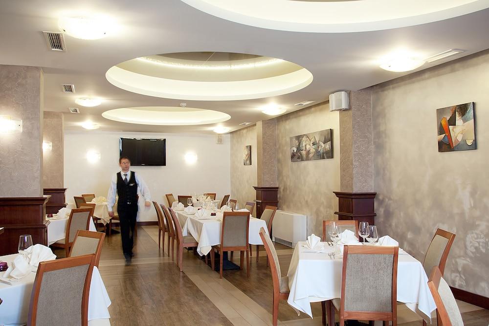 restaurant cafeteria