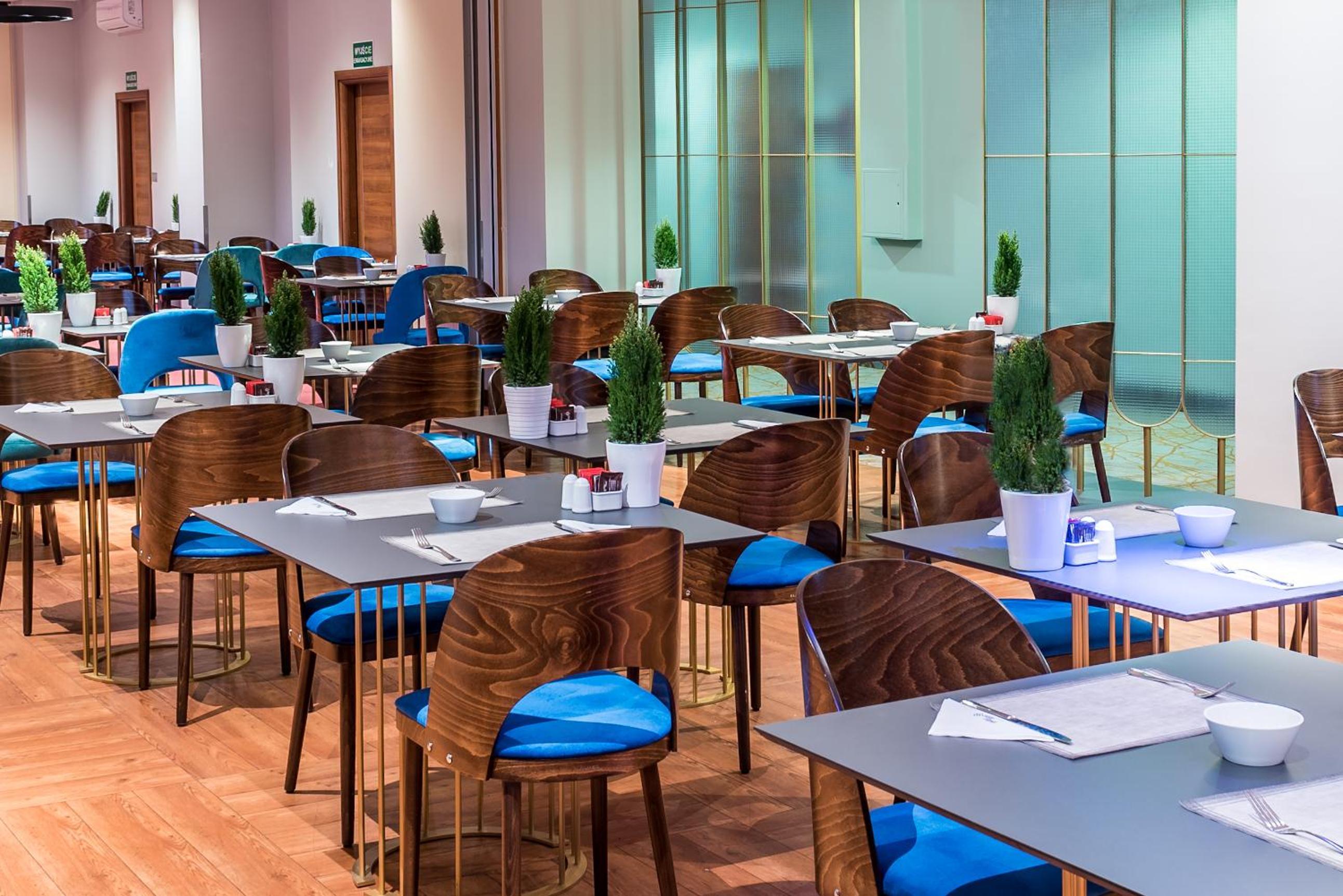 restaurant cafeteria