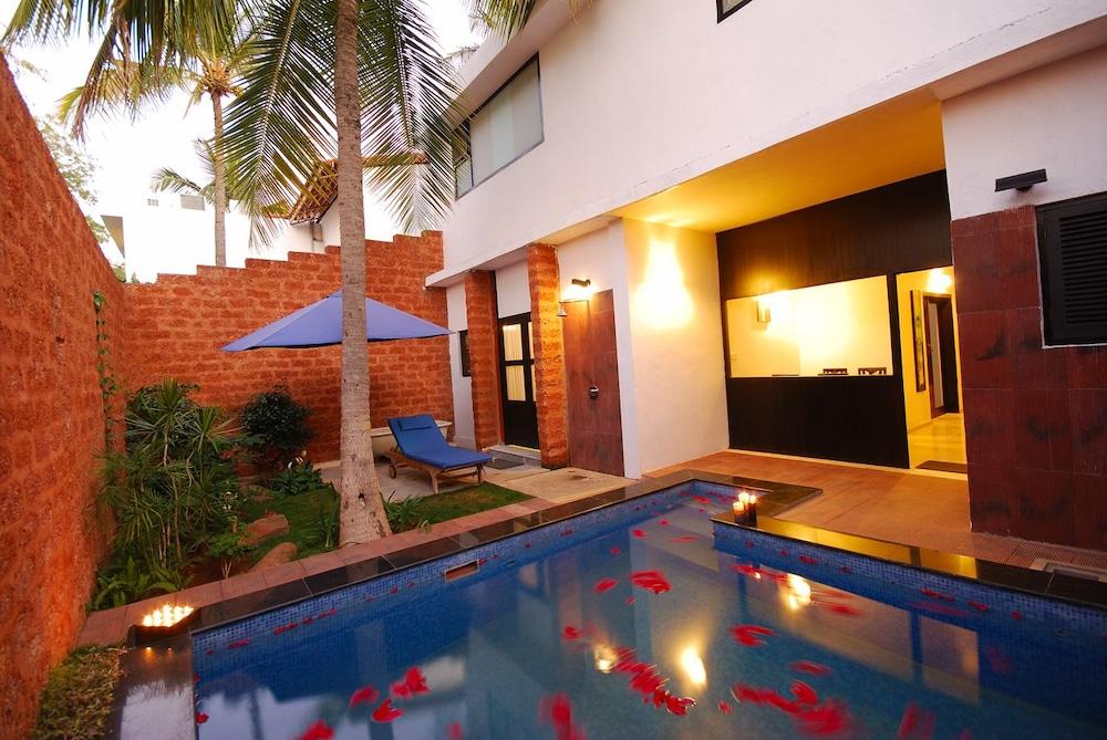 swimming pool spa