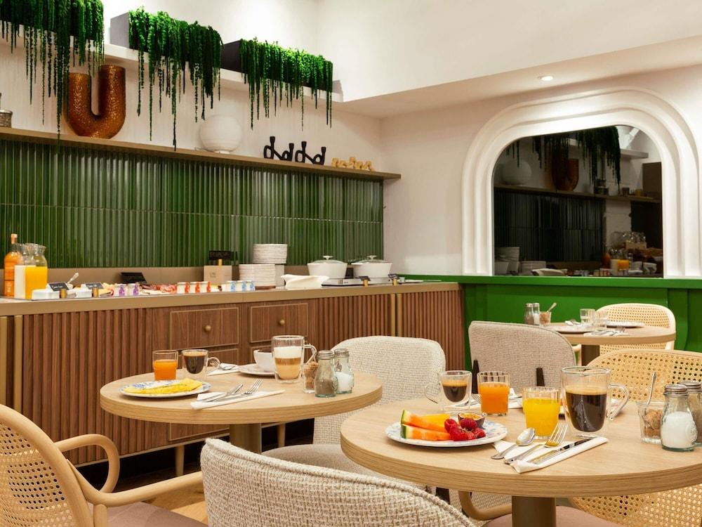 restaurant cafeteria