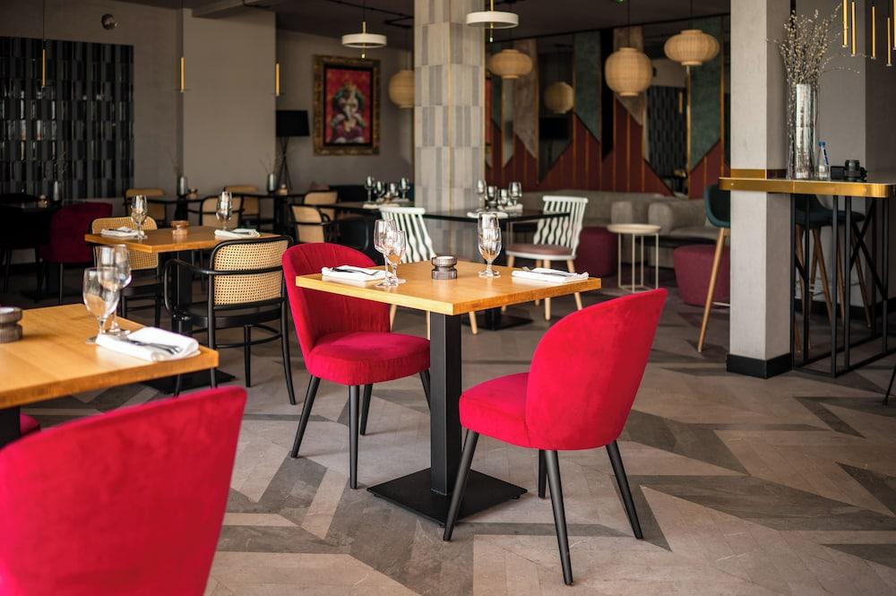restaurant cafeteria