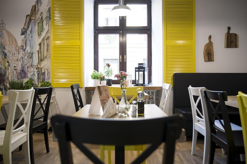 restaurant cafeteria