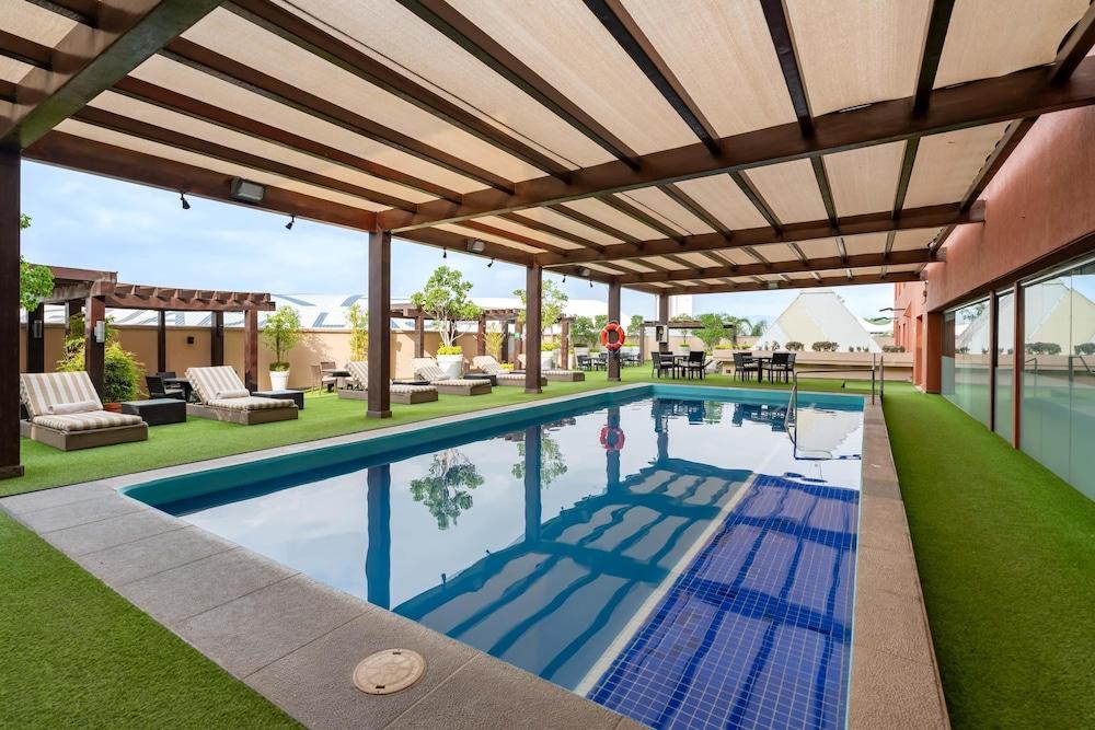 swimming pool spa