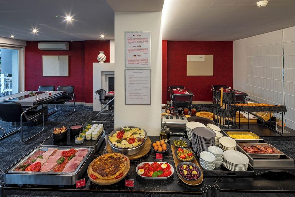 restaurant cafeteria