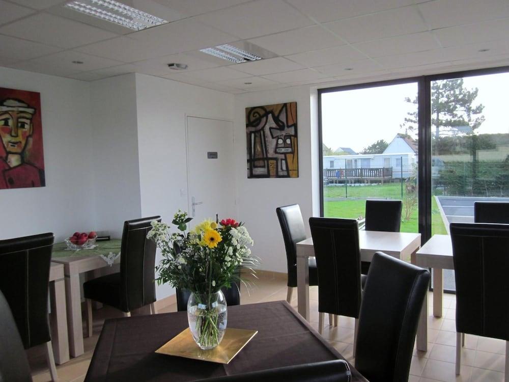 restaurant-cafeteria