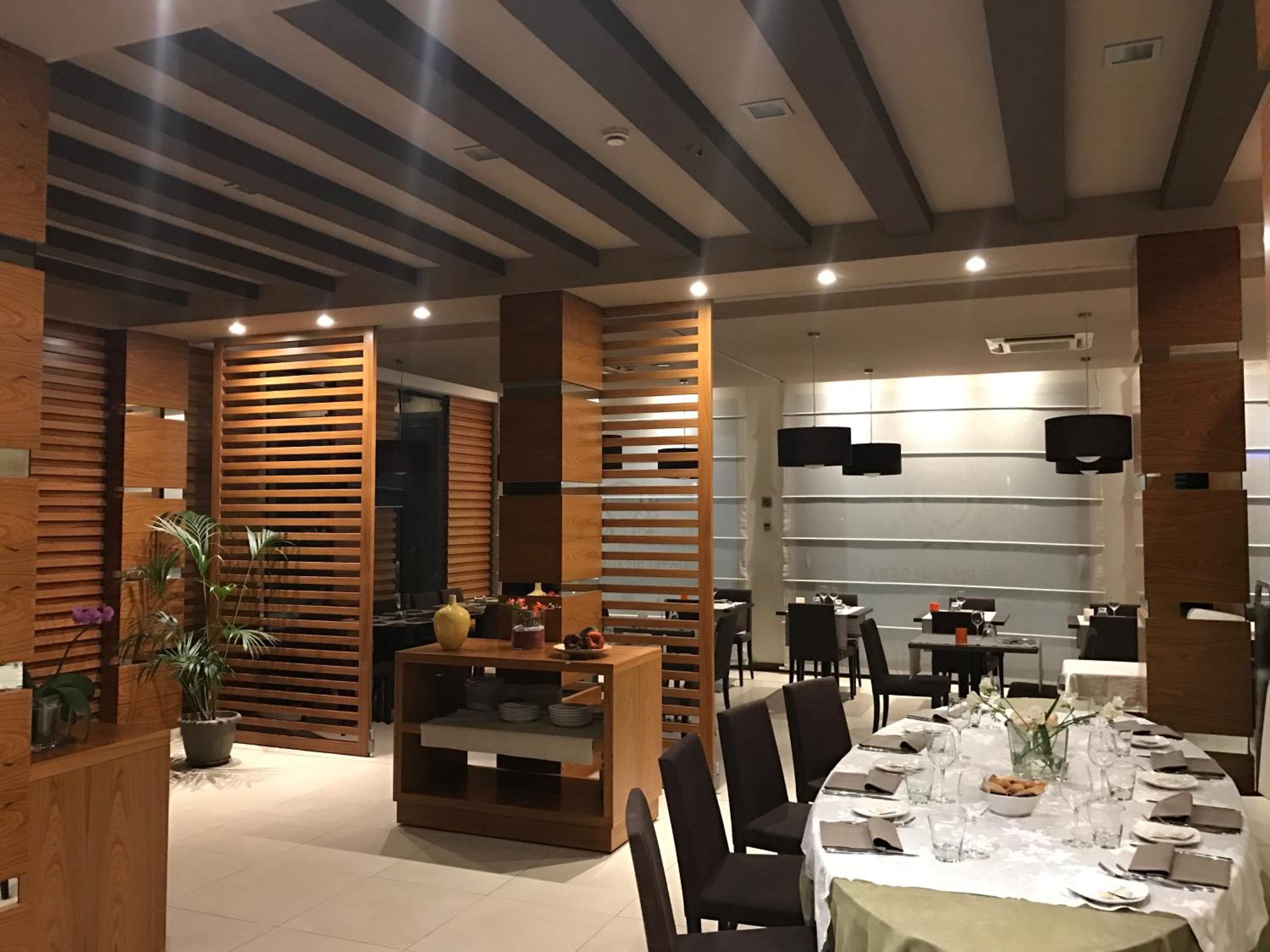 restaurant cafeteria