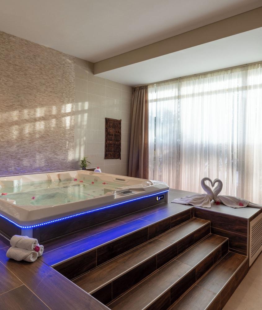 swimming pool spa