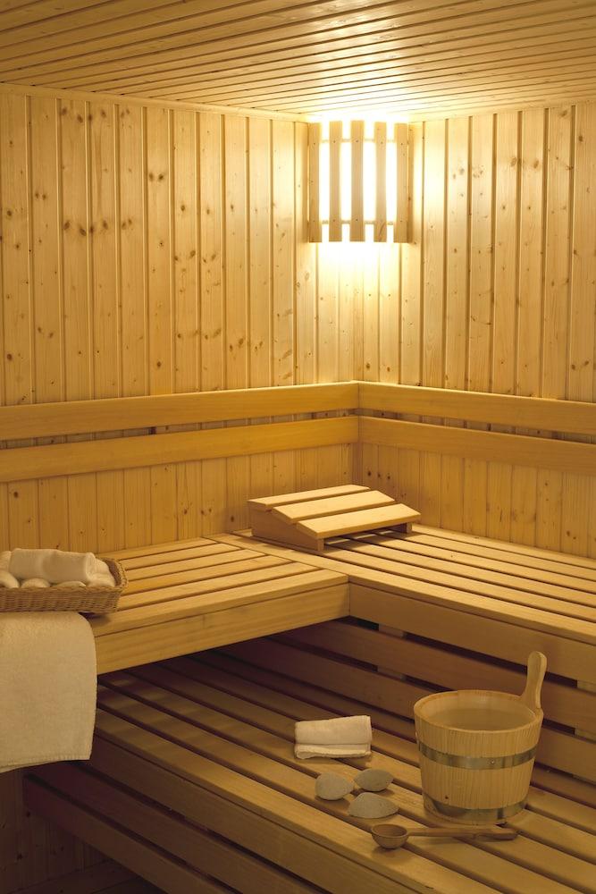 swimming pool spa